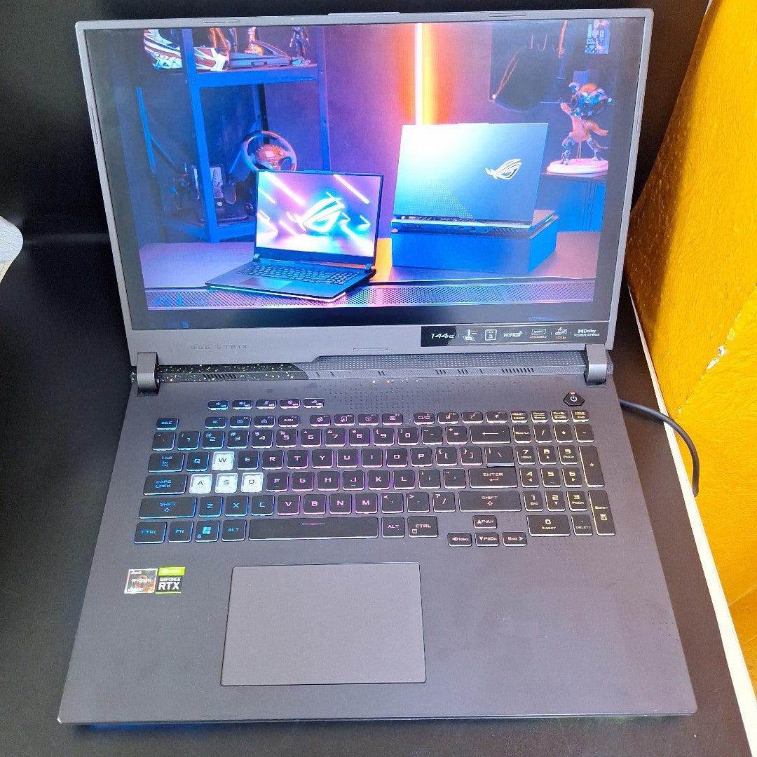 LAPTOP ASUS ROG STRIX G17 G713RC-RS73 (2022) 512 GB SSD 16 GB RAM (SEMINUEVO)