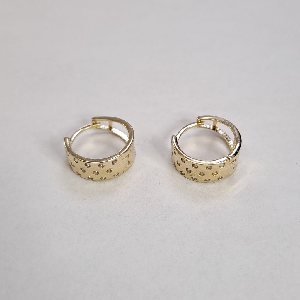 HUGGIES ORO 14K 2.7 (NUEVO)