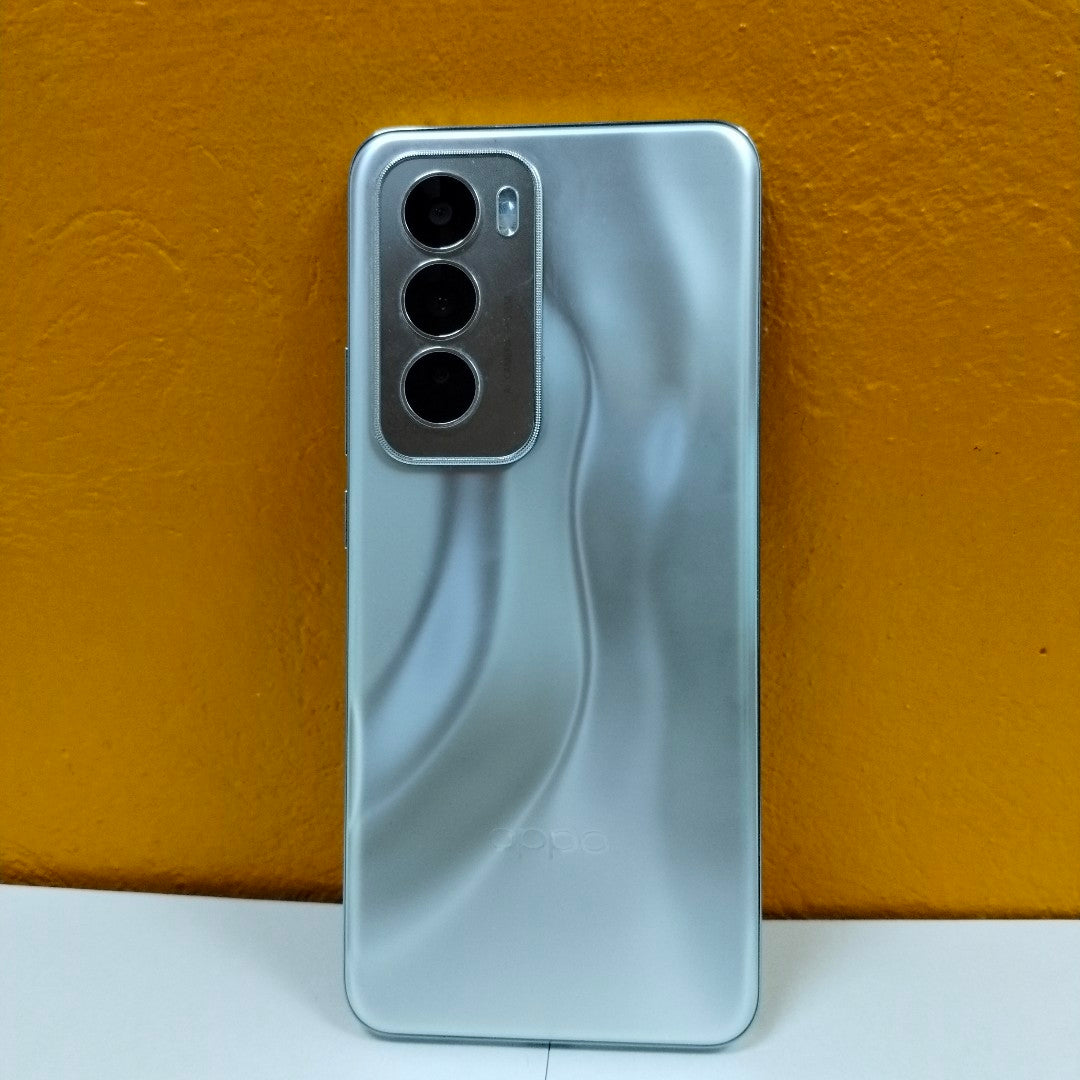 CELULAR OPPO   RENO12 5G CPH2625 (2024) 512 GB 12 GB RAM