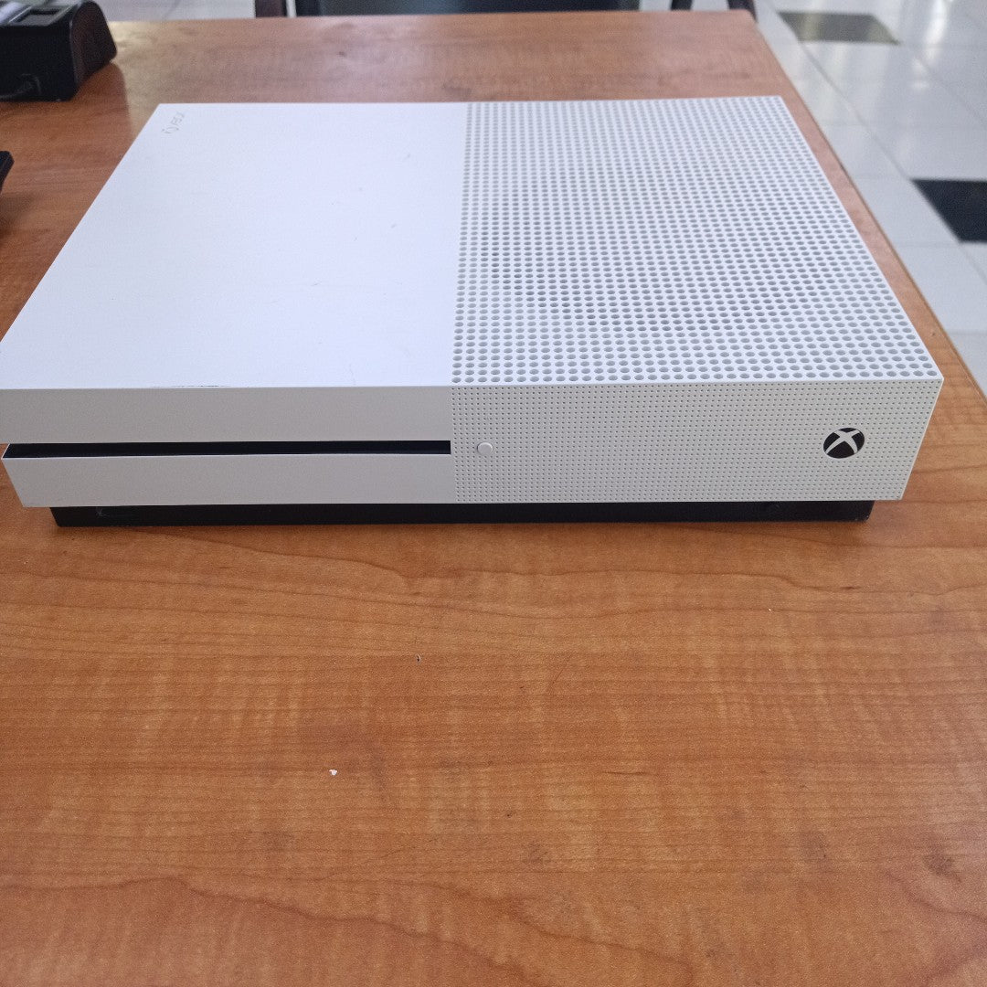 CONSOLA DE VIDEOJUEGO MICROSOFT XBOX ONE S 1 TB (SEMINUEVO)