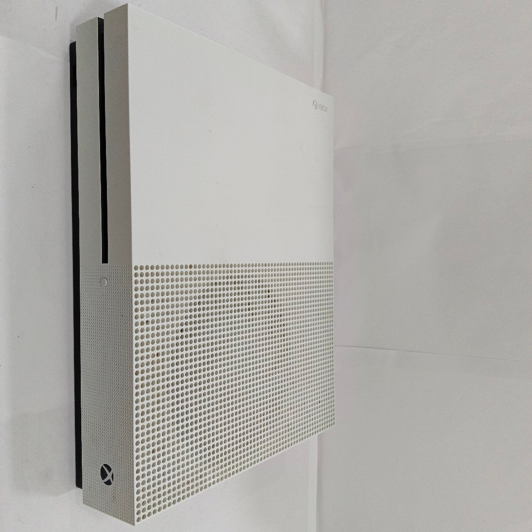 CONSOLA DE VIDEOJUEGO MICROSOFT XBOX ONE S 1 TB (SEMINUEVO)