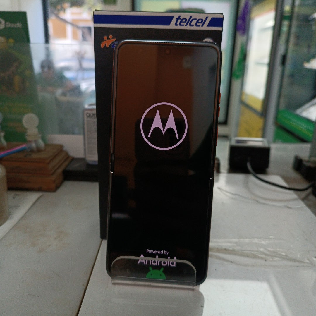 CELULAR MOTOROLA RAZR 50 5G XT2453-1 512 GB 12 GB RAM (SEMINUEVO)