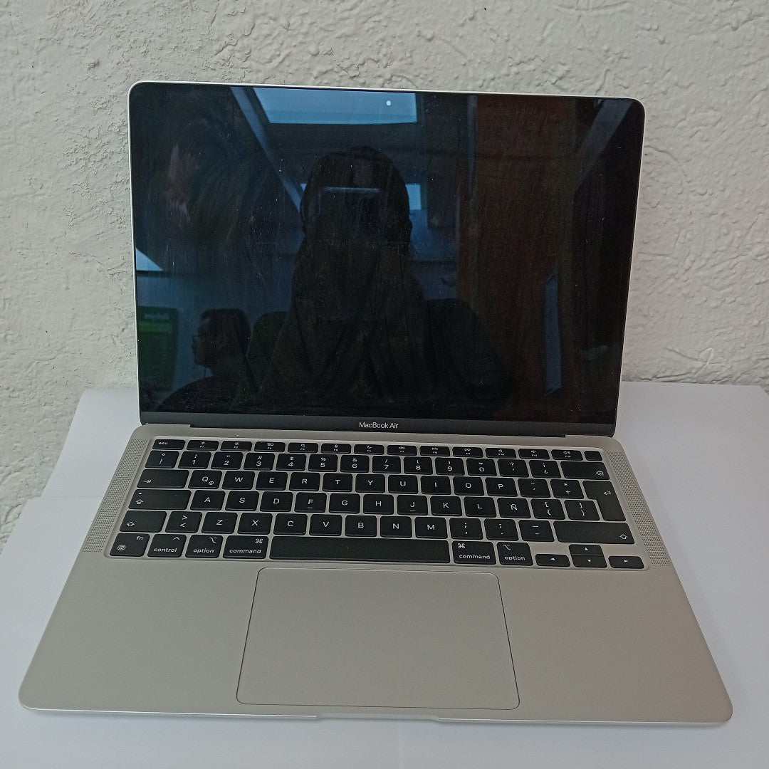 LAPTOP APPLE MACBOOK AIR 13" 2020 3.2 A2337 256 GB SSD 8 GB RAM (SEMINUEVO)