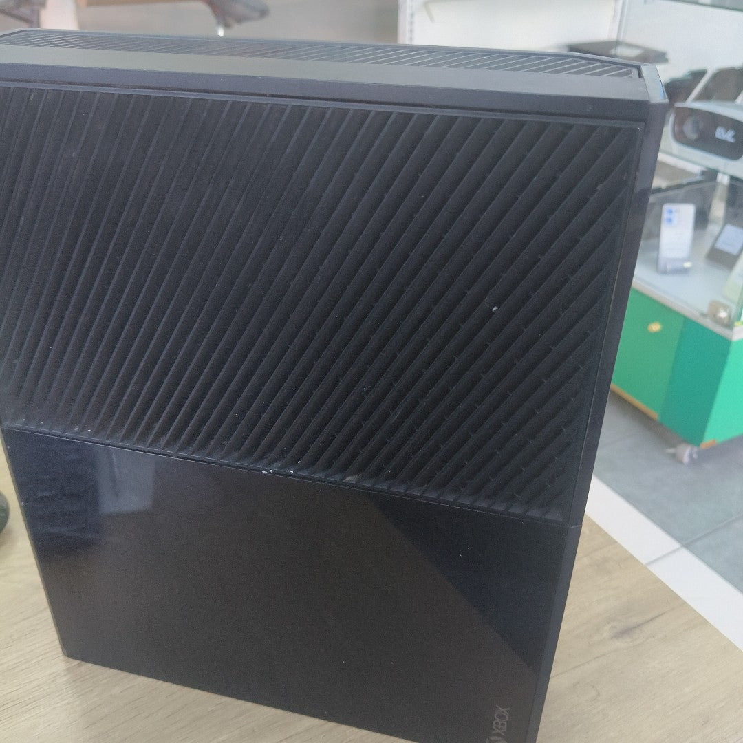 CONSOLA DE VIDEOJUEGO MICROSOFT XBOX ONE 1 TB (SEMINUEVO)