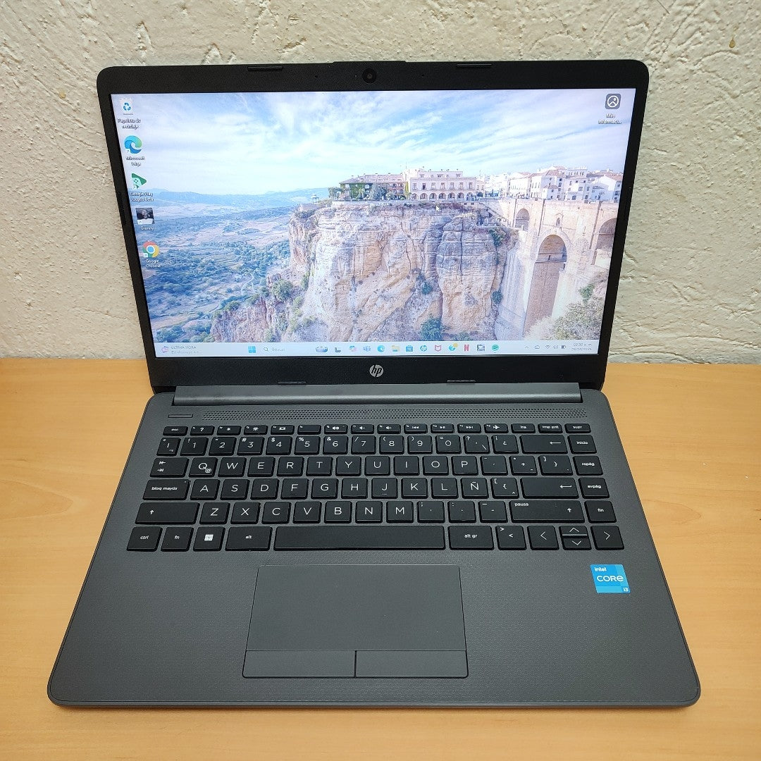 LAPTOP HP 240 G9 (2024) 512 GB SSD 8 GB RAM (SEMINUEVO)