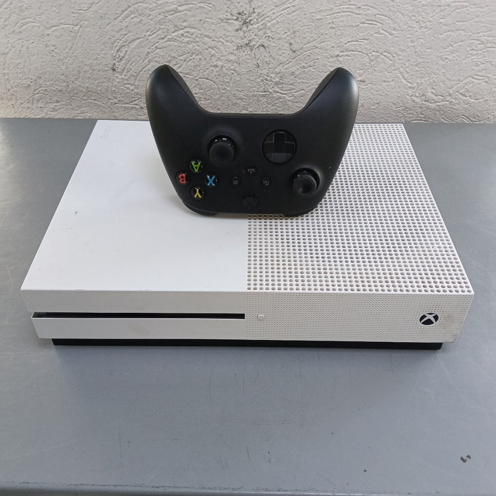 CONSOLA DE VIDEOJUEGO MICROSOFT XBOX ONE S 1 TB (SEMINUEVO)