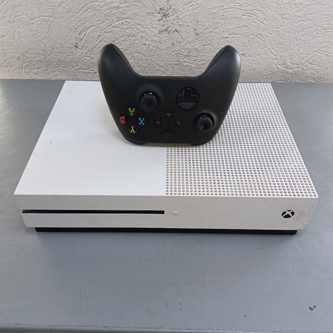 CONSOLA DE VIDEOJUEGO MICROSOFT XBOX ONE S 1 TB (SEMINUEVO)