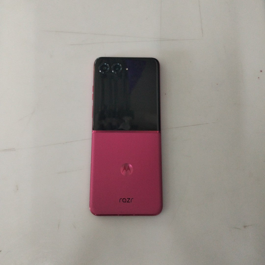 CELULAR MOTOROLA RAZR 50 ULTRA XT2451-3 (2024) 512 GB 12 GB RAM (SEMINUEVO)