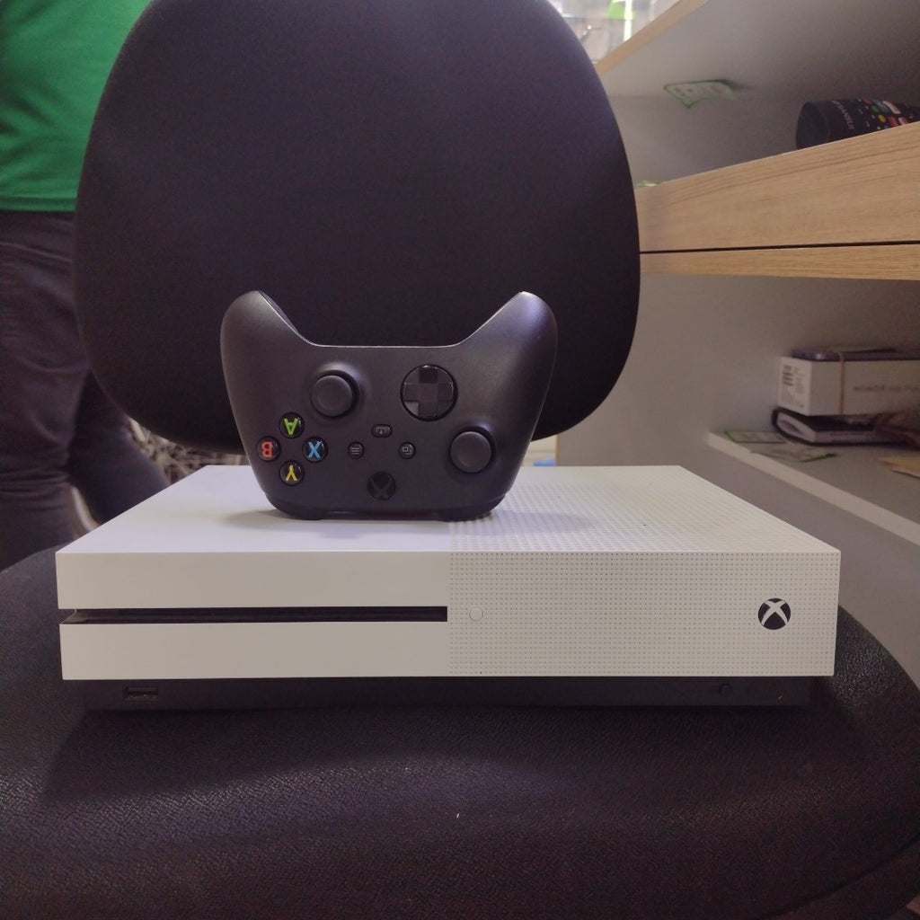 CONSOLA DE VIDEOJUEGO MICROSOFT XBOX ONE S 1 TB (SEMINUEVO)