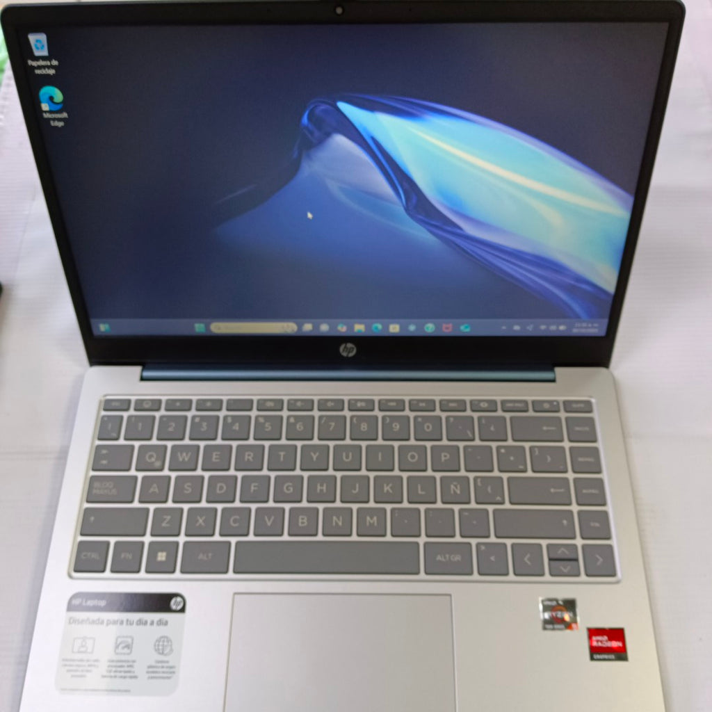 LAPTOP HP 14-EM0017LA (2024) 512 GB SSD 8 GB RAM (SEMINUEVO)