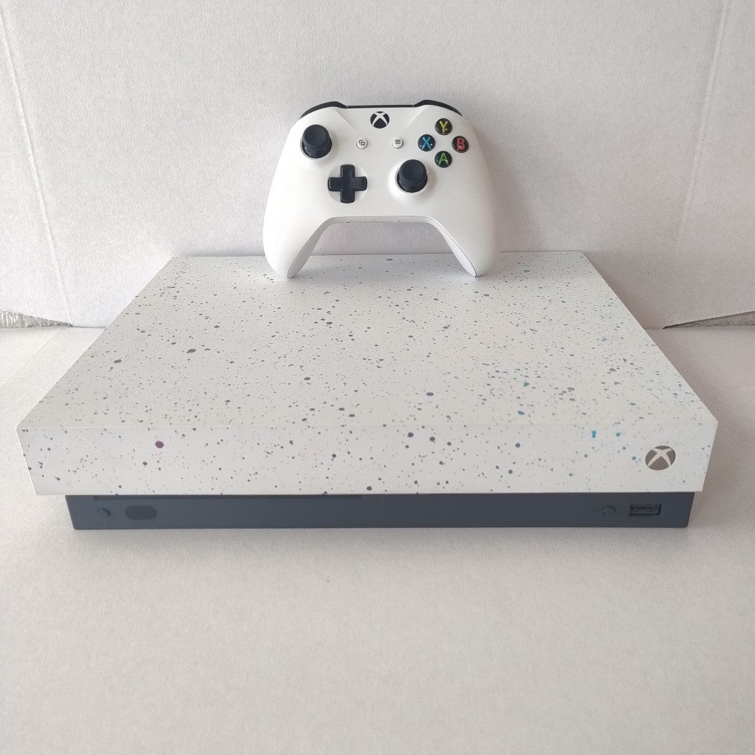 CONSOLA DE VIDEOJUEGO MICROSOFT XBOX ONE X 1 TB (SEMINUEVO)