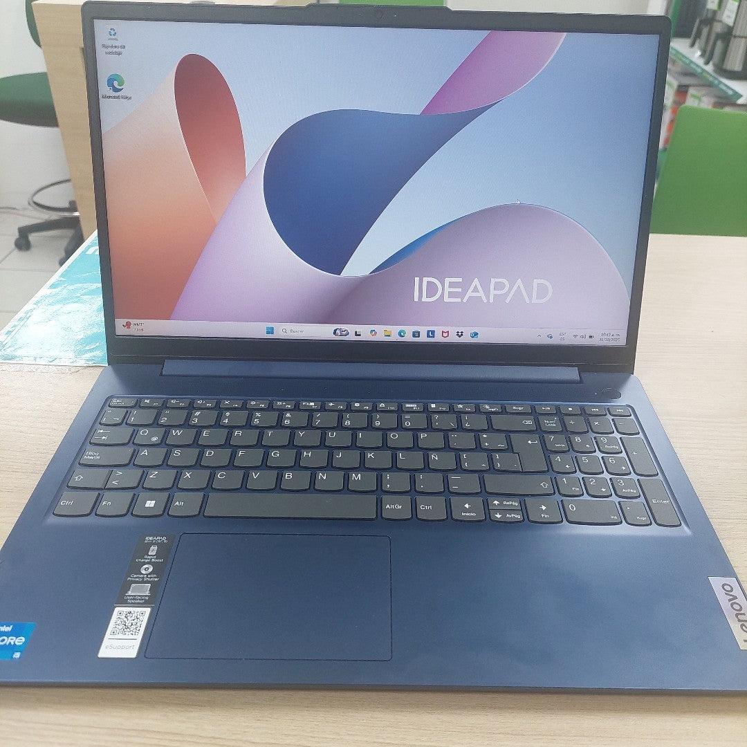 LAPTOP LENOVO IDEAPAD SLIM 3 15IAH8 (2024) 512 GB SSD 8 GB RAM (SEMINUEVO)