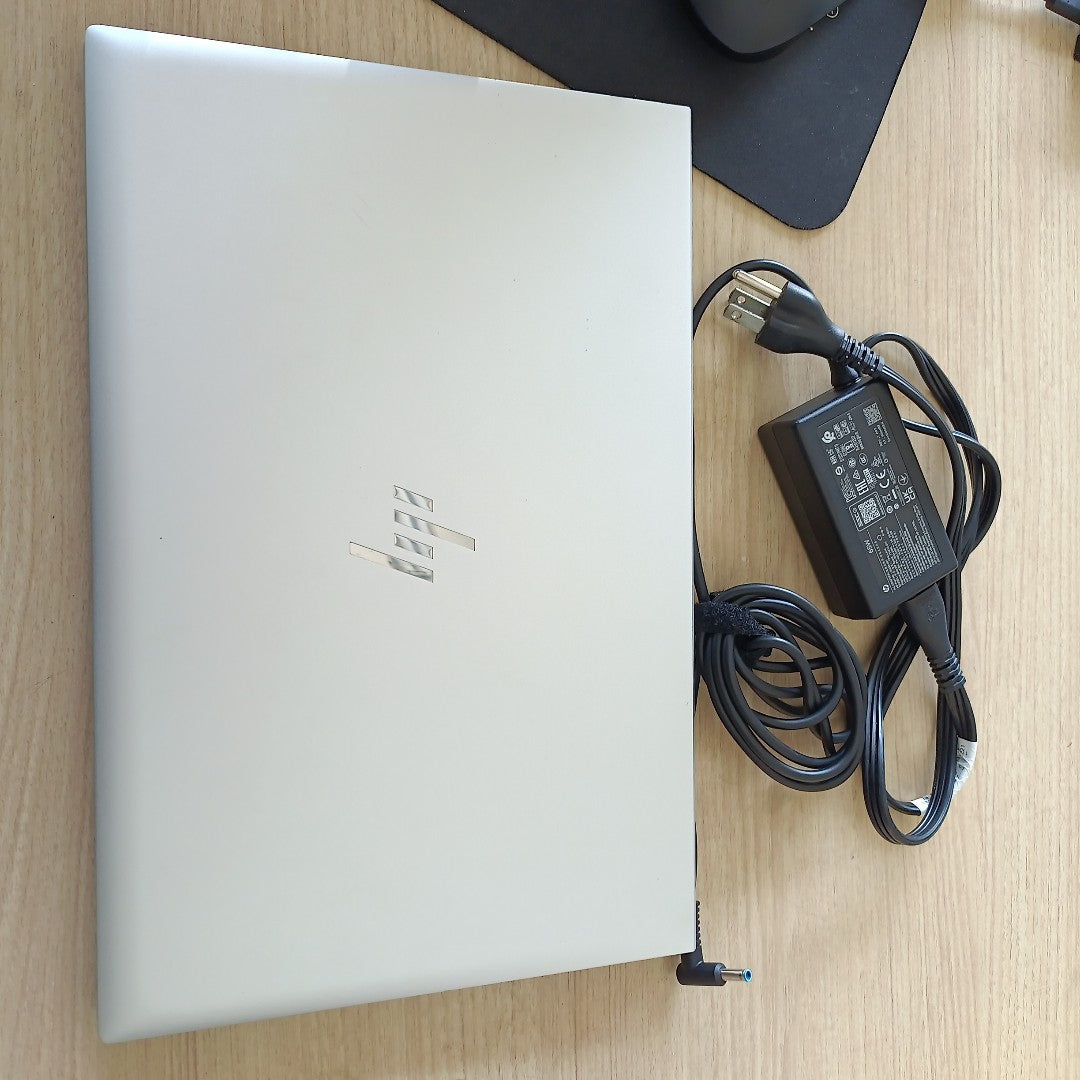 LAPTOP HP ELITEBOOK 840 G8 (2023) 256 GB SSD 16 GB RAM (SEMINUEVO)