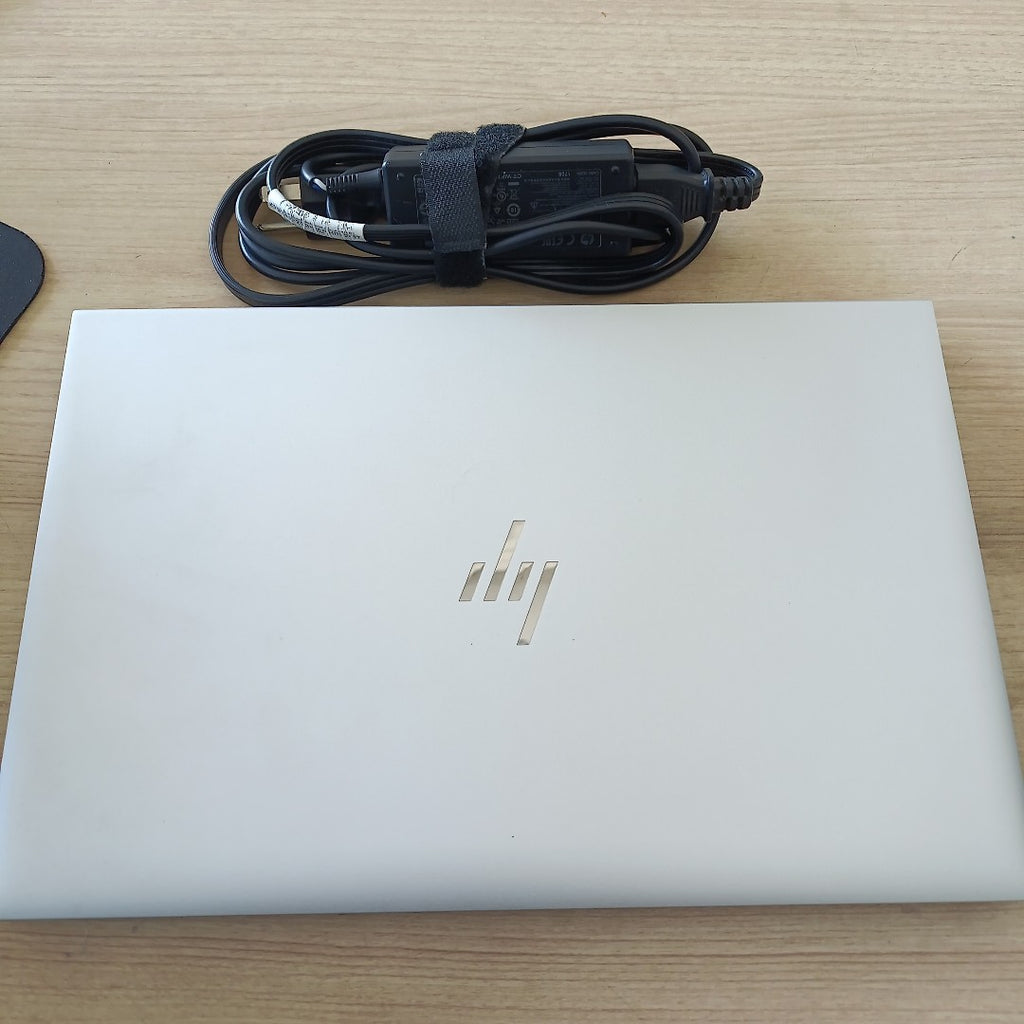 LAPTOP HP ELITEBOOK 840 G8 (2023) 256 GB SSD 16 GB RAM (SEMINUEVO)