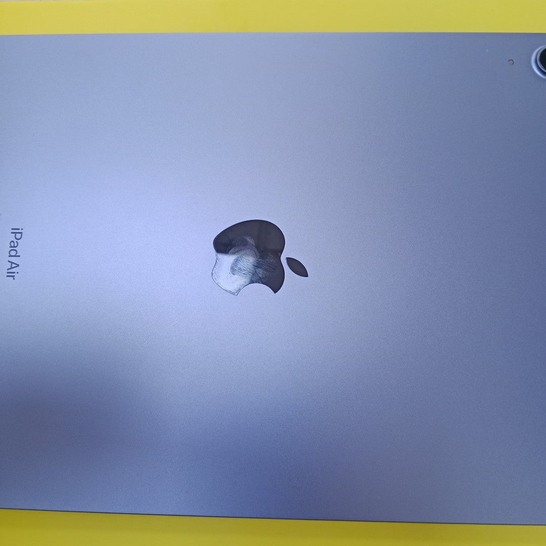 TABLETA APPLE IPAD AIR 5 A2588 64 GB 8 GB RAM (SEMINUEVO)
