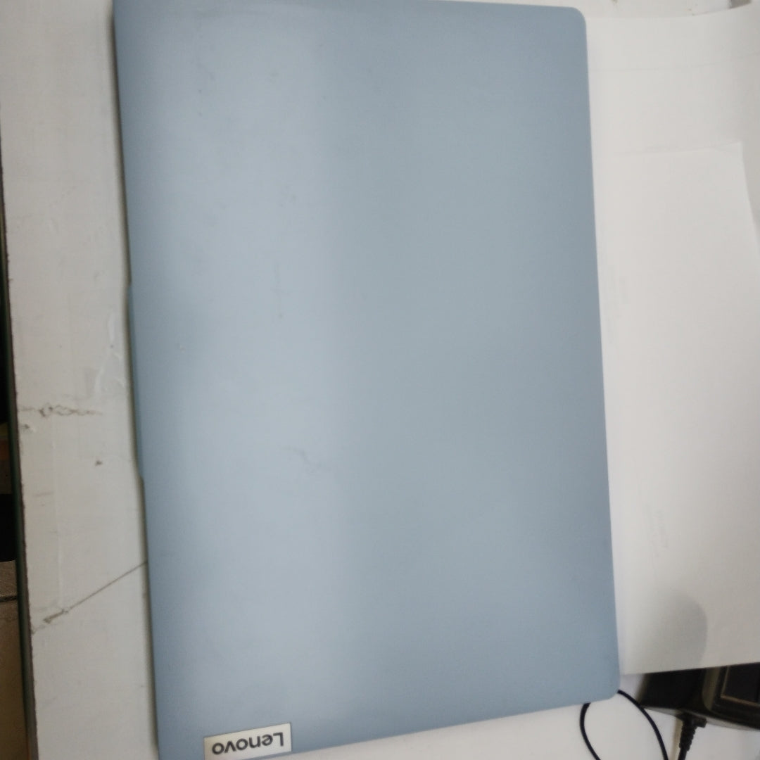 LAPTOP LENOVO IDEAPAD SLIM 3 15IAN8 (2025) 256 GB SSD 8 GB RAM (SEMINUEVO)