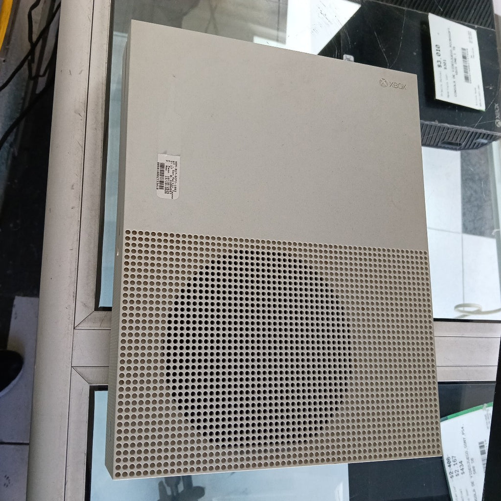 CONSOLA DE VIDEOJUEGO MICROSOFT XBOX ONE S 1 TB (SEMINUEVO)
