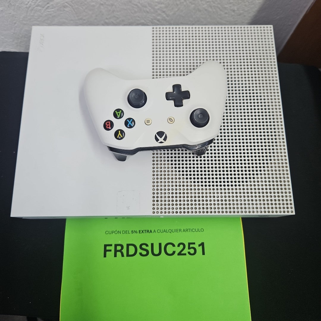 CONSOLA DE VIDEOJUEGO MICROSOFT XBOX ONE S 500 GB  (SEMINUEVO)