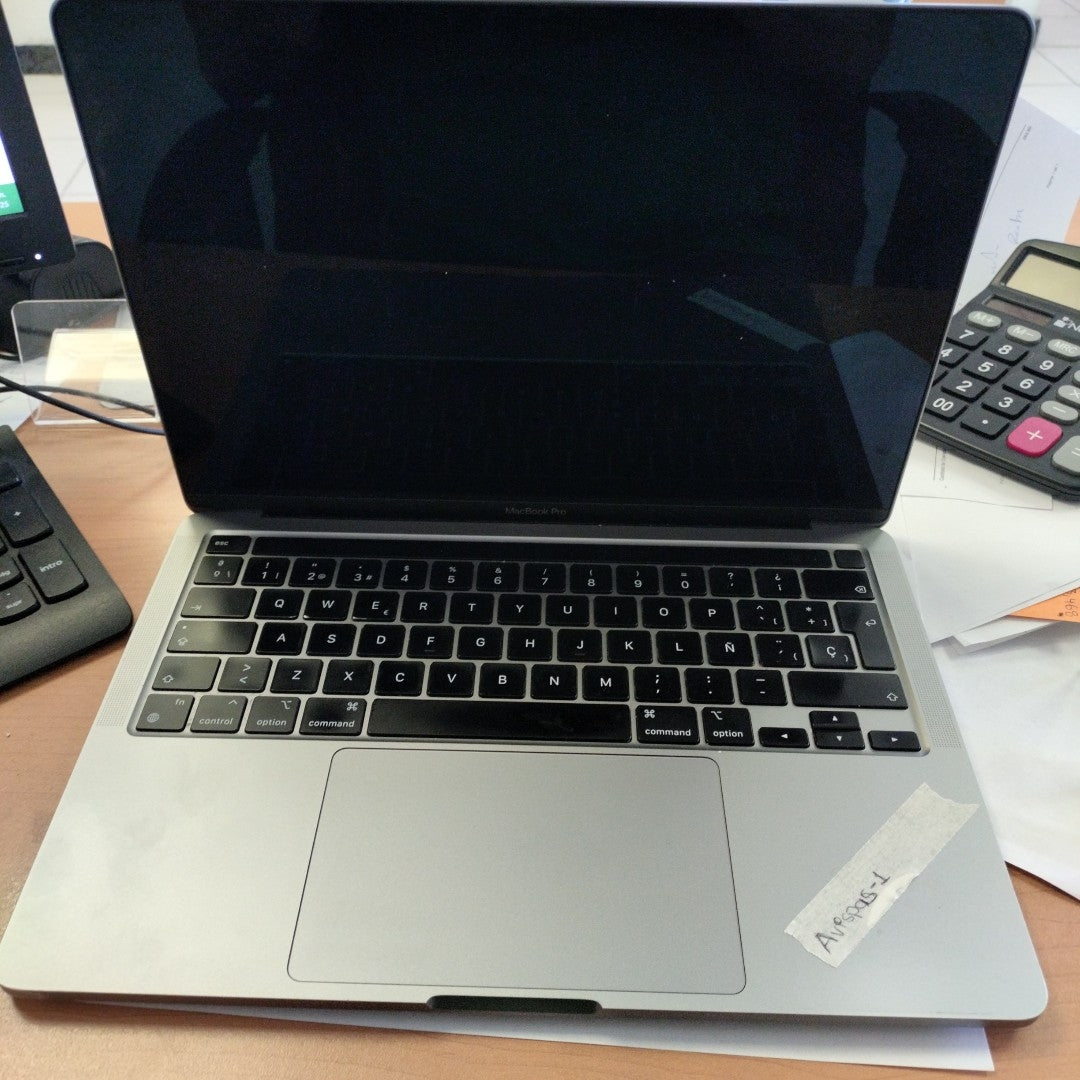 LAPTOP APPLE MACBOOK PRO 13" 2020 3.2 A2338 256 GB SSD 8 GB RAM (SEMINUEVO)