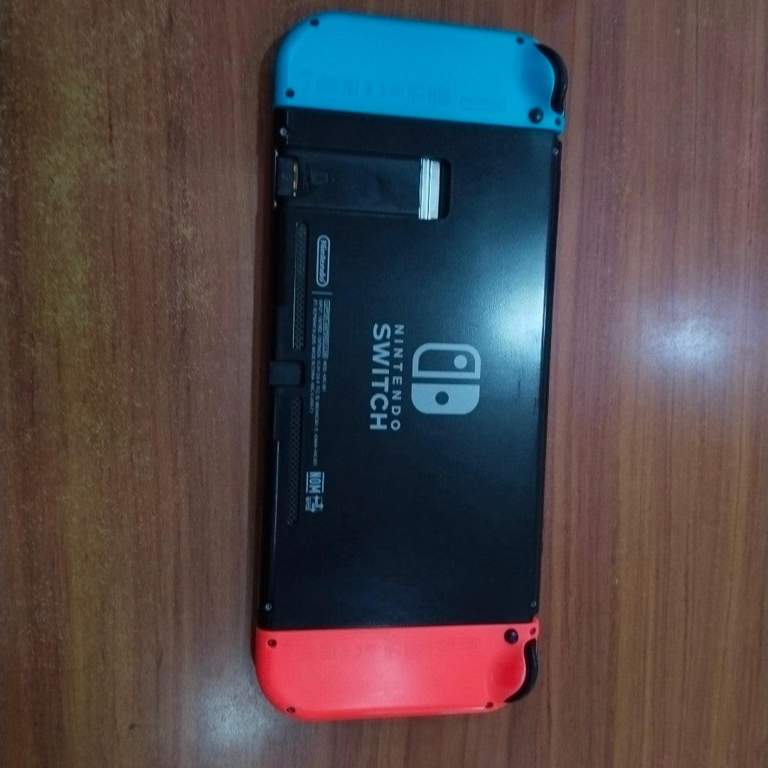 CONSOLA DE VIDEOJUEGO NINTENDO SWITCH 32 GB (SEMINUEVO)