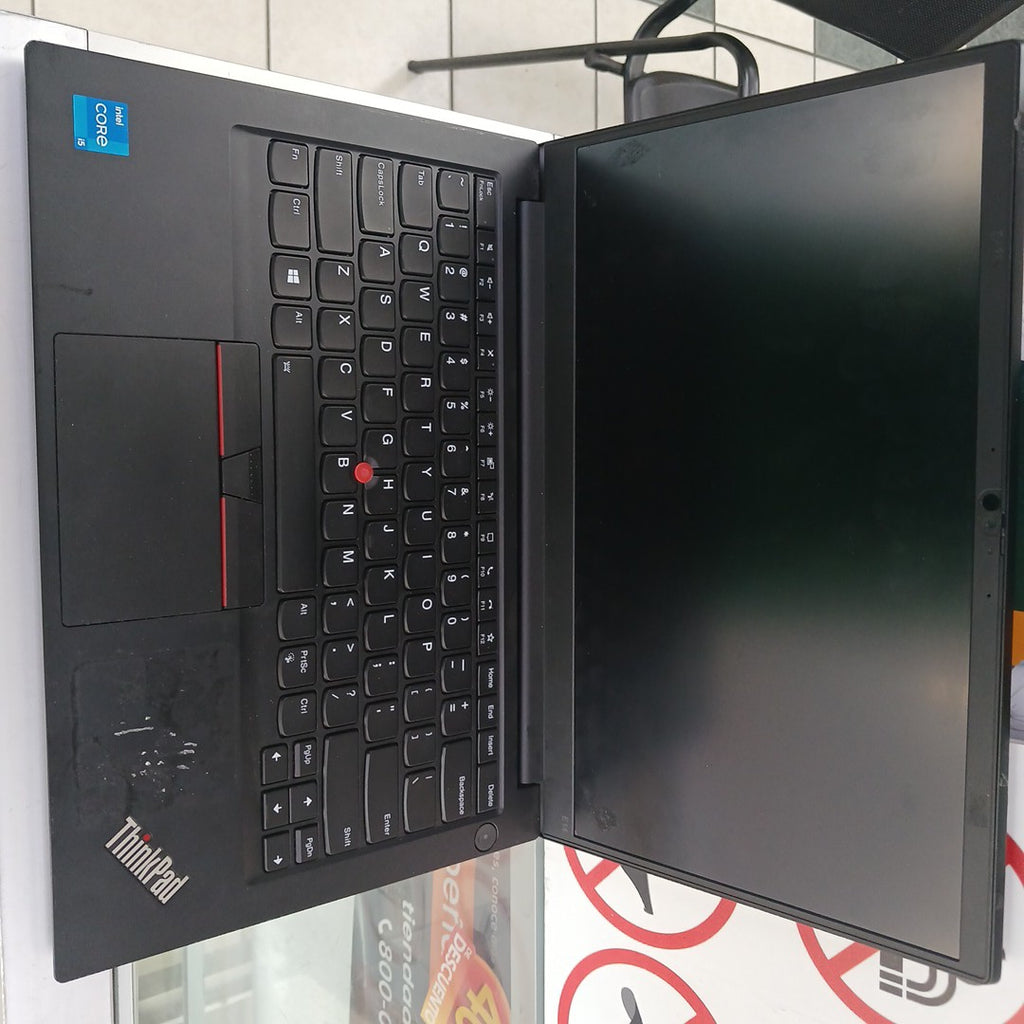 LAPTOP LENOVO THINKPAD E14 (2021) 256 GB SSD 8 GB RAM (SEMINUEVO)