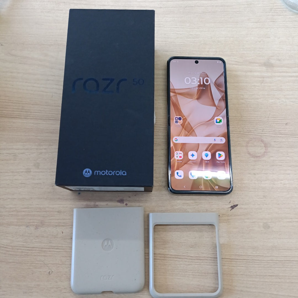 CELULAR MOTOROLA RAZR 50 5G XT2453-1 512 GB 12 GB RAM (SEMINUEVO)