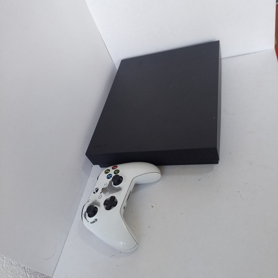 CONSOLA DE VIDEOJUEGO MICROSOFT XBOX ONE X 1 TB (SEMINUEVO)