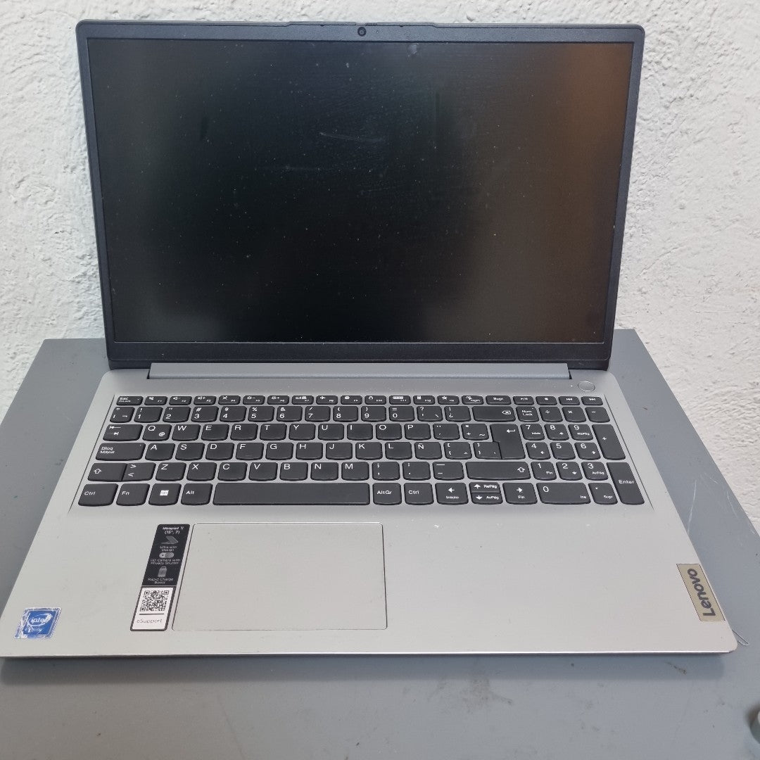 LAPTOP LENOVO IDEAPAD 1 15IGL7 (2024) 256 GB SSD 8 GB RAM (SEMINUEVO)