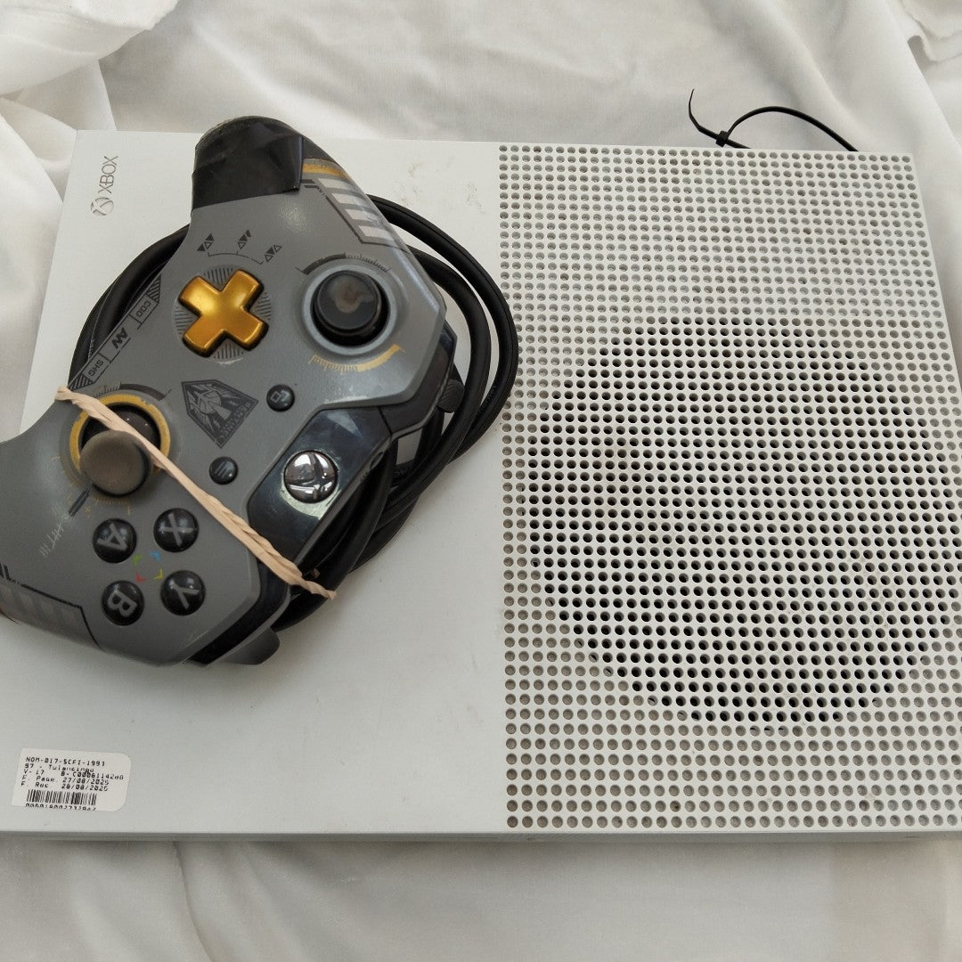 CONSOLA DE VIDEOJUEGO MICROSOFT XBOX ONE S 1 TB (SEMINUEVO)