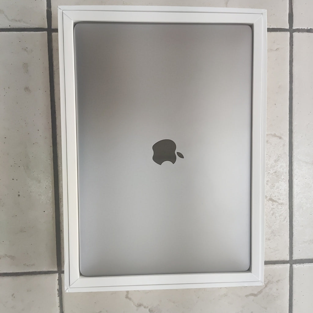 LAPTOP APPLE MACBOOK PRO 13" 2020 3.2 A2338 256 GB SSD 8 GB RAM (SEMINUEVO)