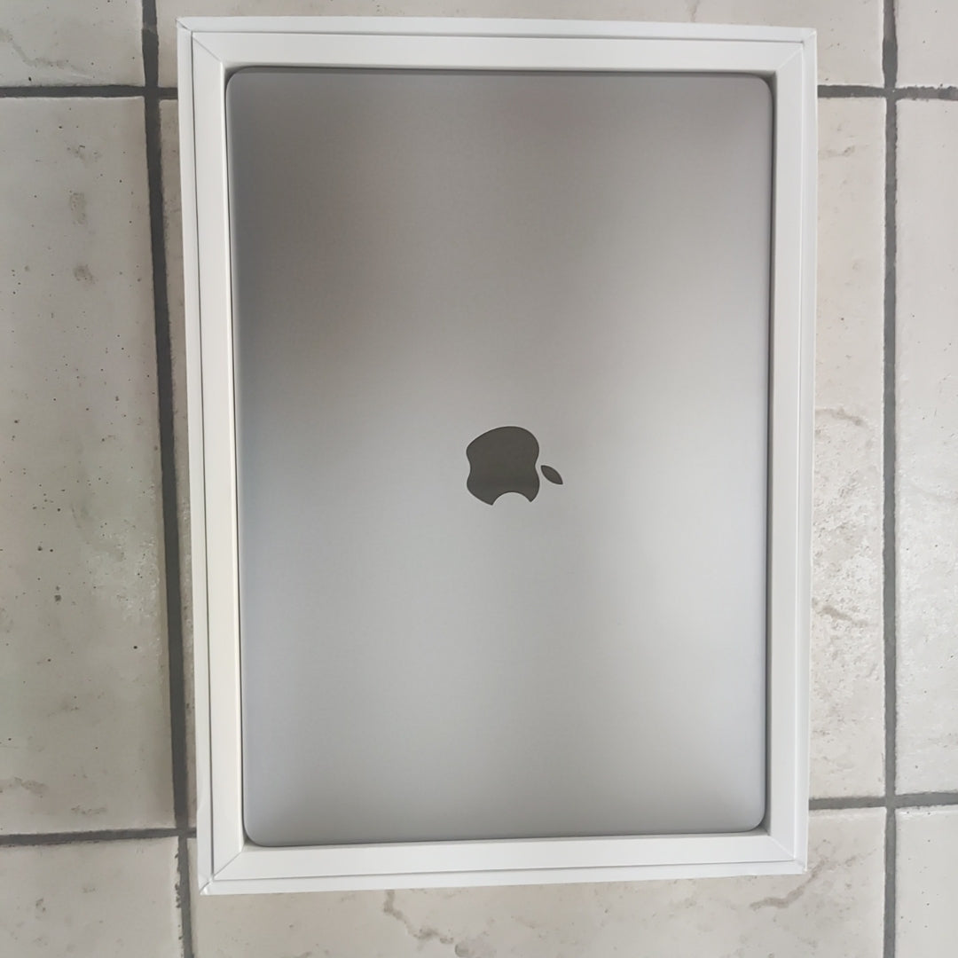 LAPTOP APPLE MACBOOK PRO 13" 2020 3.2 A2338 256 GB SSD 8 GB RAM (SEMINUEVO)