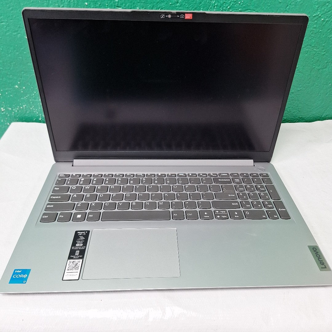 LAPTOP LENOVO IDEAPAD 1 15IAU7 (2024) 256 GB SSD 8 GB RAM (SEMINUEVO)