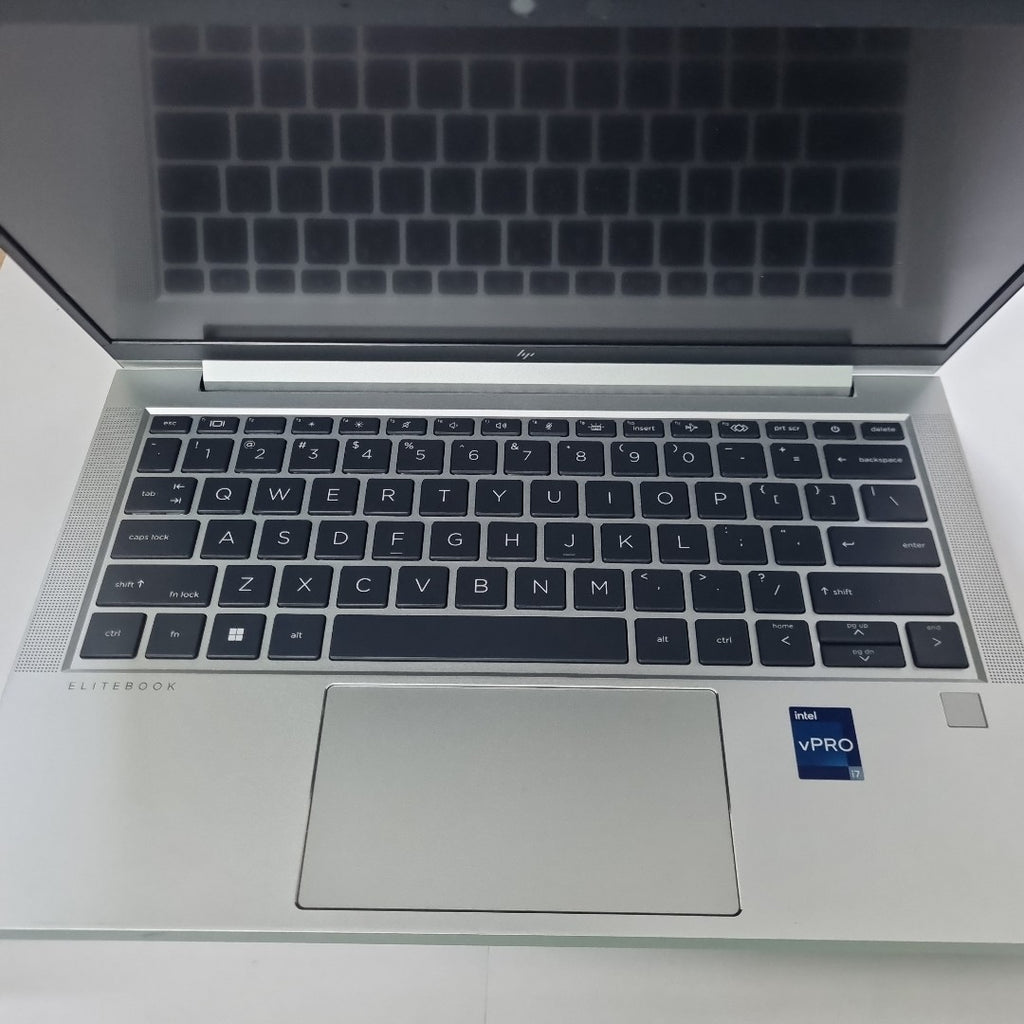 LAPTOP HP ELITEBOOK 630 G10 (2024) 512 GB SSD 32 GB RAM (SEMINUEVO)