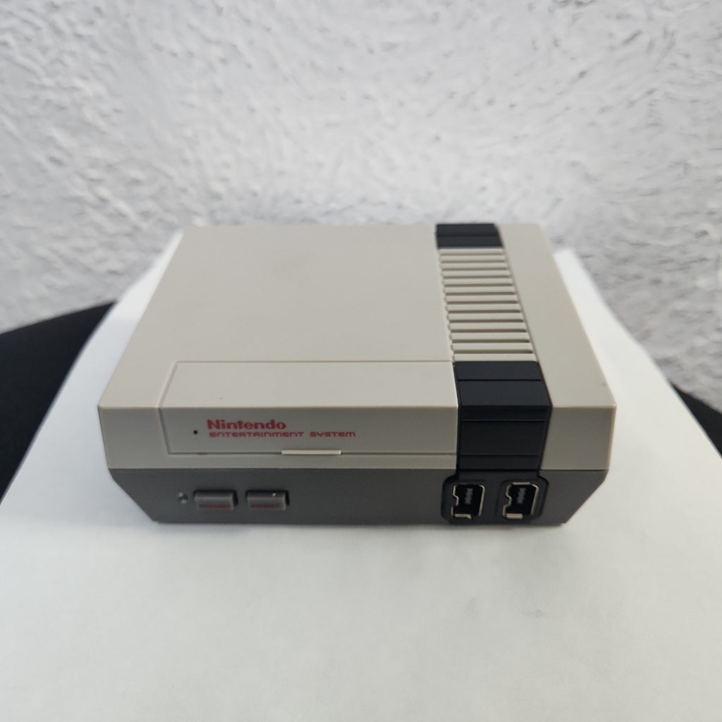 CONSOLA DE VIDEOJUEGO NINTENDO NES CLASSIC EDITION 30 JUEGOS PRECARGADOS                                                                                (SEMINUEVO)