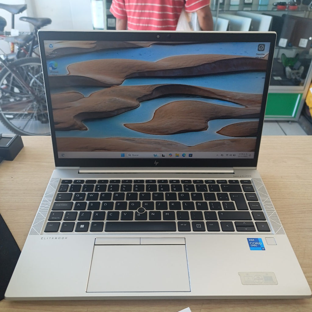 LAPTOP HP ELITEBOOK 840 G8 (2023) 256 GB SSD 16 GB RAM (SEMINUEVO)