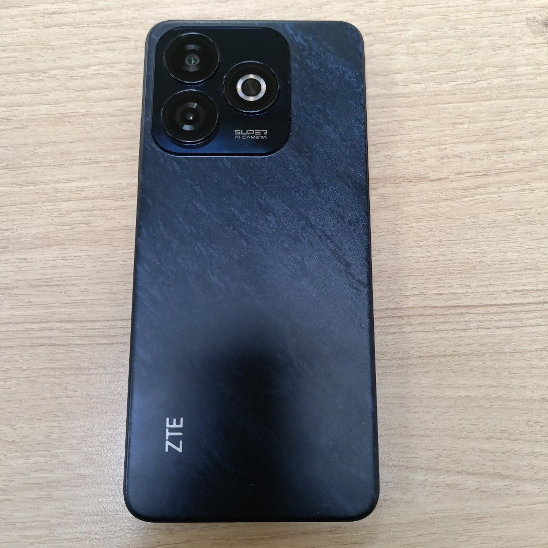 CELULAR ZTE BLADE V60 SMART Z2359 (2024) 128 GB 4 GB RAM (SEMINUEVO)