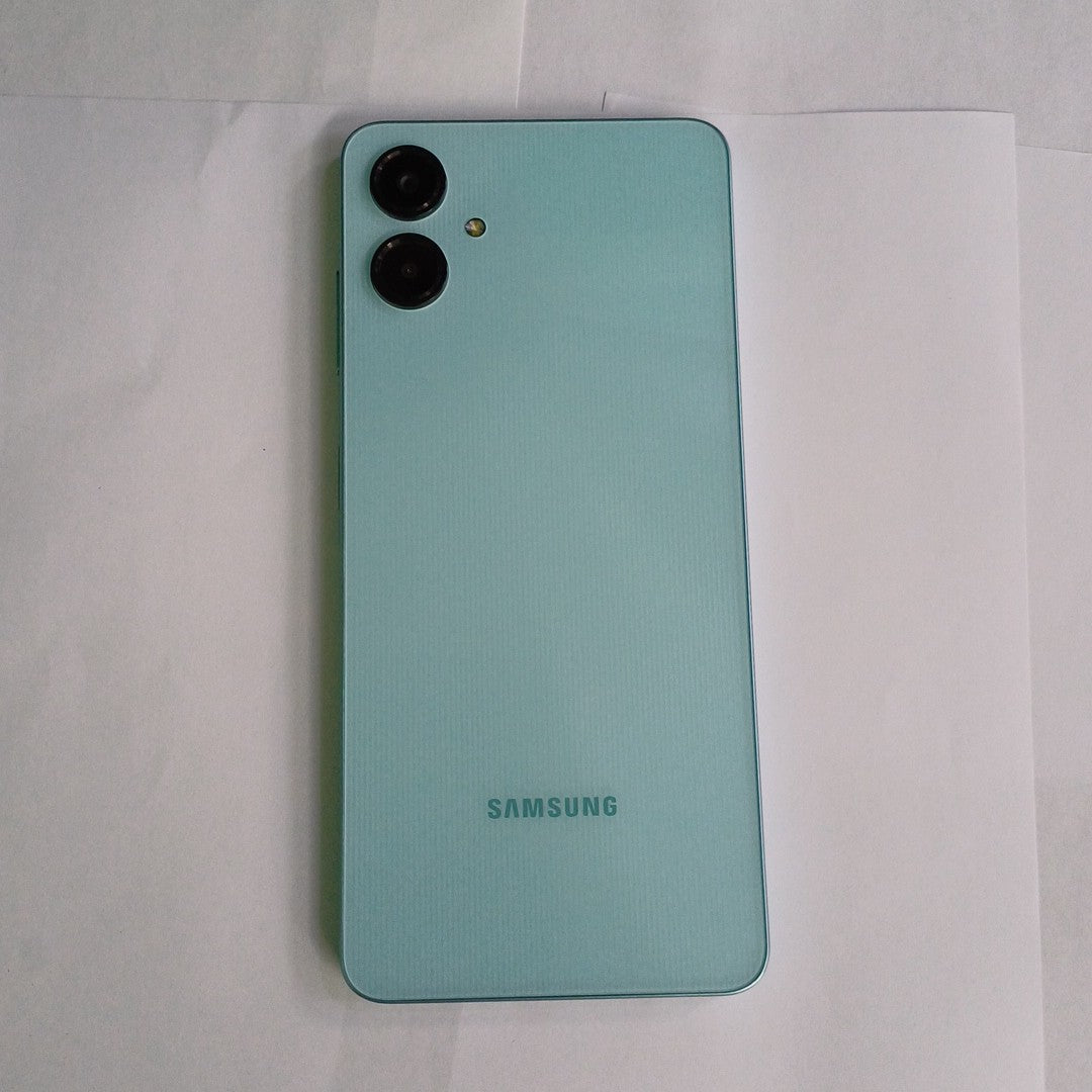 CELULAR SAMSUNG GALAXY A06 SM-A065M (2024) 64 GB 4 GB RAM (SEMINUEVO)