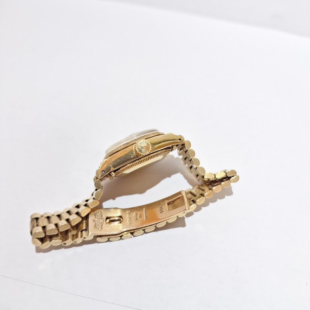 RELOJ CAJA Y PULSO ORO. ORO. 18 K 66.5 GRMS (SEMINUEVO)