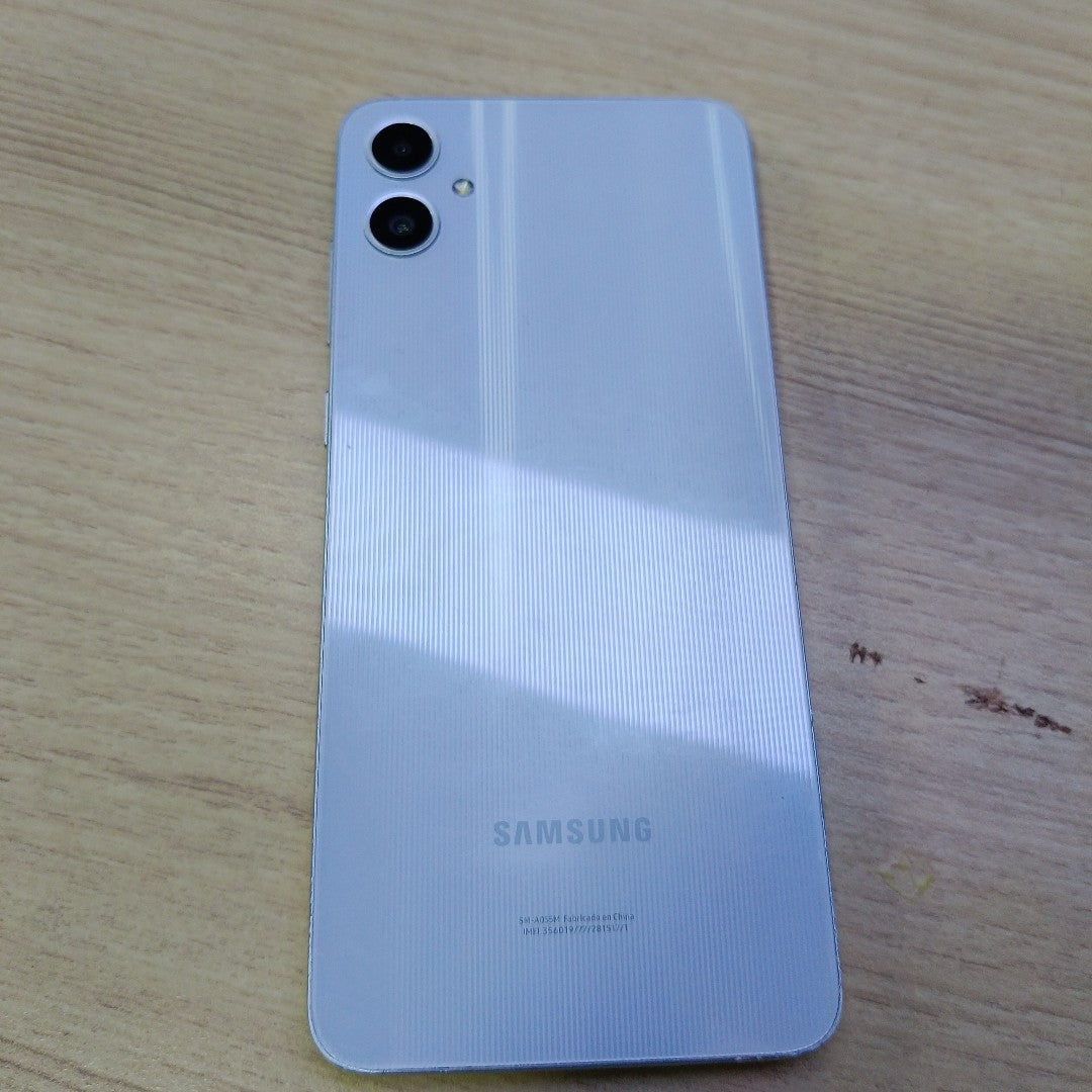 CELULAR SAMSUNG GALAXY A05 SM-A055M (2023) 64 GB 4 GB RAM (SEMINUEVO)