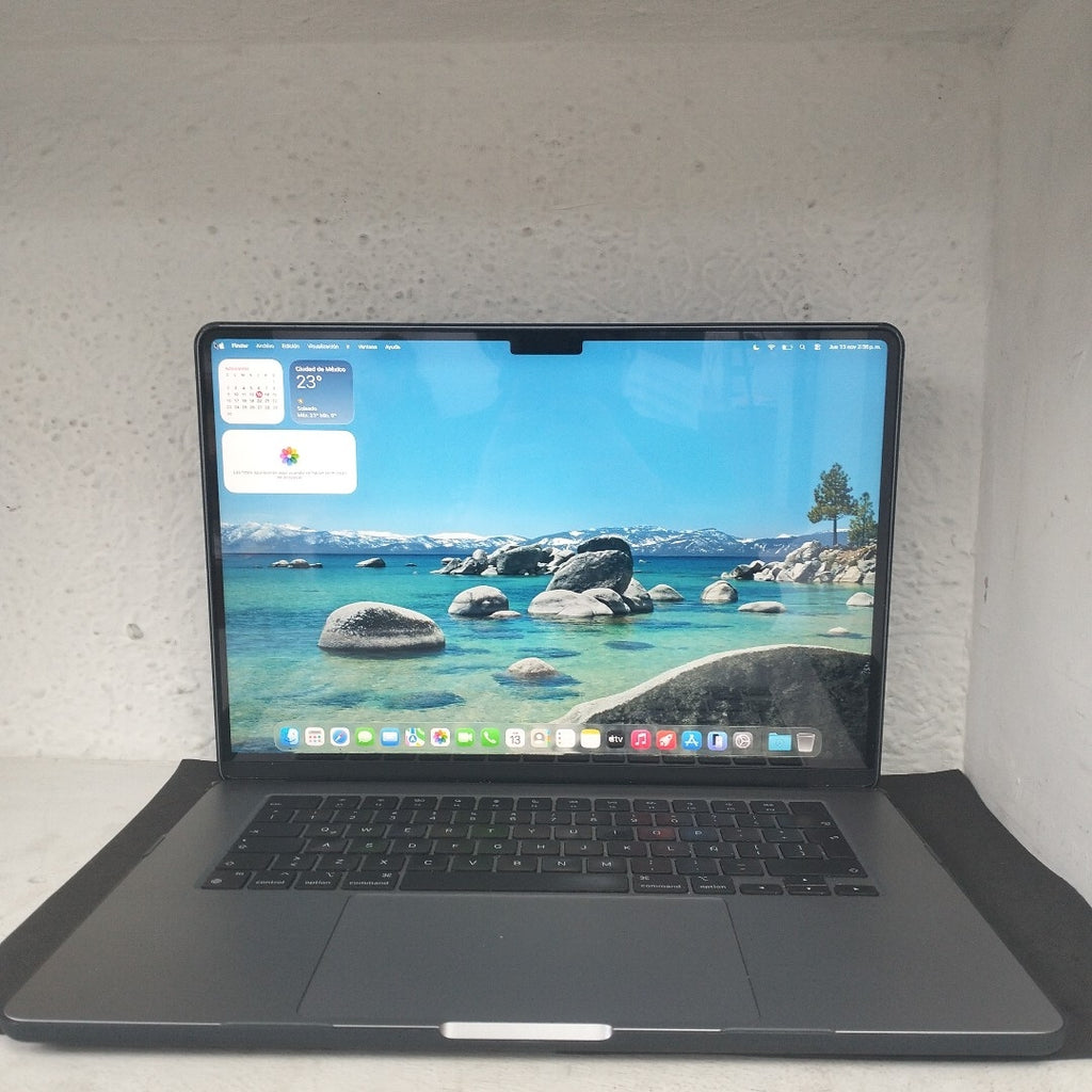 LAPTOP APPLE MACBOOK AIR 15" 2023 3.49 A2941 8 CPU/10 GPU 256 GB SSD 8 GB RAM (SEMINUEVO)