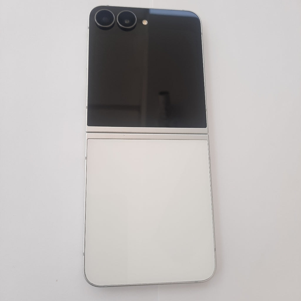 CELULAR SAMSUNG GALAXY Z FLIP7 FE SM-F761B (2025) 128 GB 8 GB RAM (SEMINUEVO)