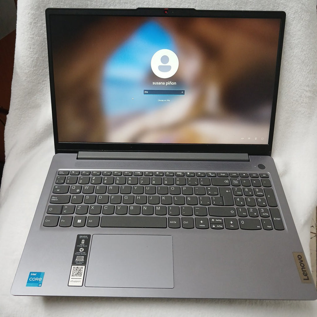 LAPTOP LENOVO IDEAPAD SLIM 3 15IAN8 (2024) 512 GB SSD 8 GB RAM