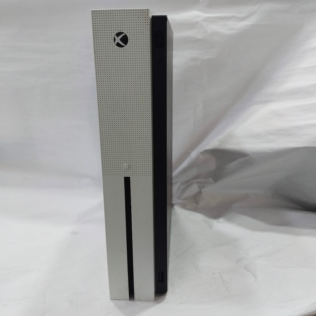 CONSOLA DE VIDEOJUEGO MICROSOFT XBOX ONE S 1 TB (SEMINUEVO)