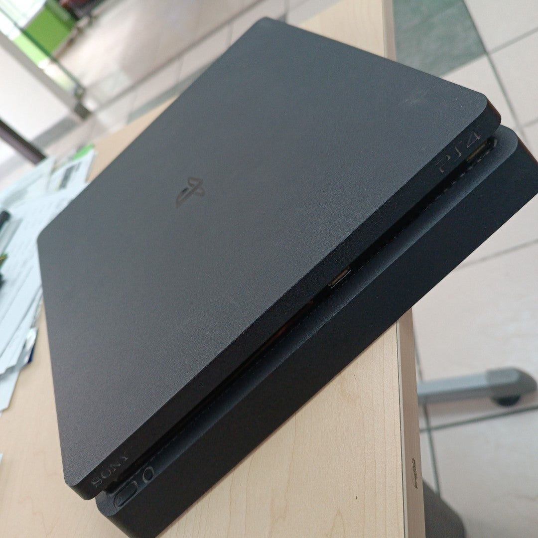 CONSOLA DE VIDEOJUEGO SONY PS4 SLIM 1 TB (SEMINUEVO)