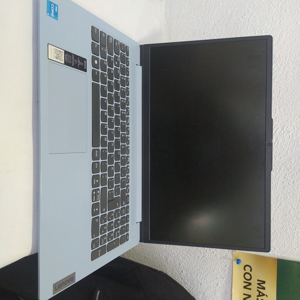 LAPTOP LENOVO IDEAPAD SLIM 3 15IAN8 (2023) 256 GB SSD 8 GB RAM (SEMINUEVO)