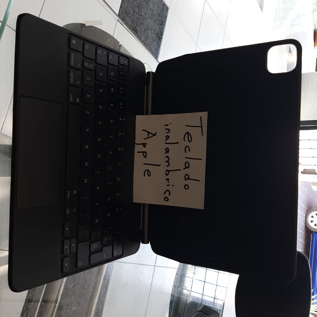 TECLADO INALAMBRICO APPLE MAGIC KEYBOARD A2974 RECARGABLE (SEMINUEVO)