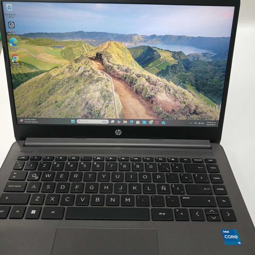 LAPTOP HP 240 G8 (2023) 256 GB SSD 8 GB RAM (SEMINUEVO)
