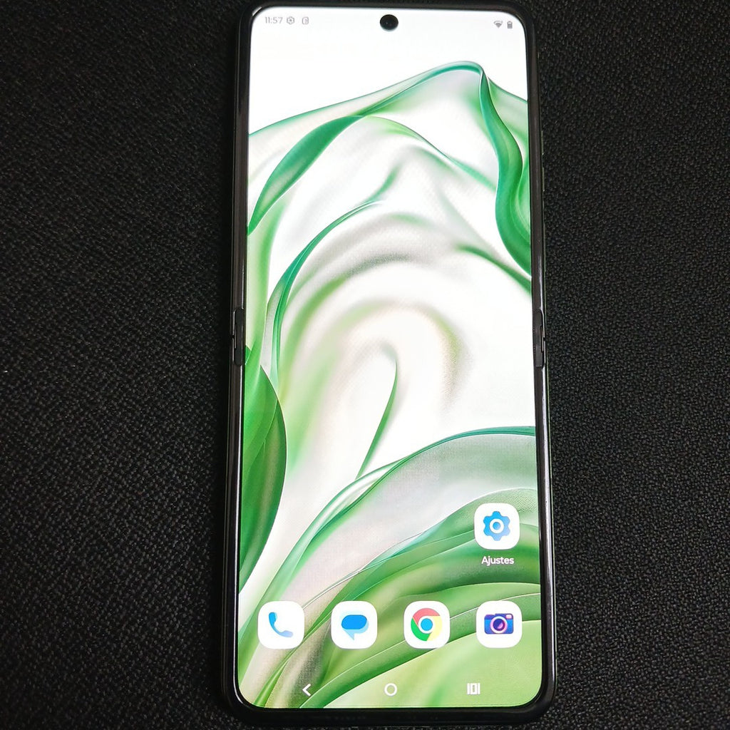 CELULAR MOTOROLA RAZR 50 ULTRA XT2451-3 (2024) 512 GB 12 GB RAM (SEMINUEVO)