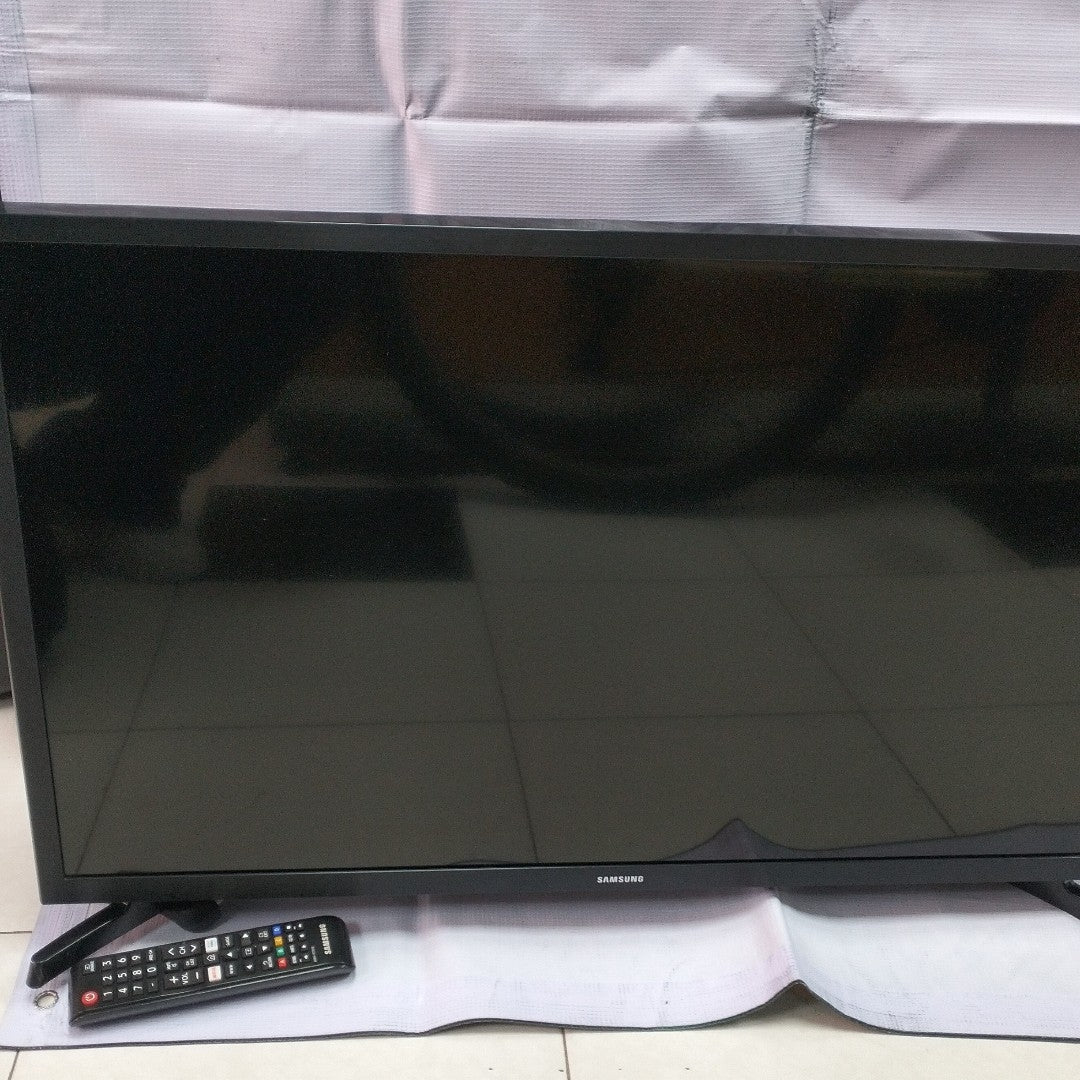 PANTALLA SAMSUNG UN32T4300AF (2020) 32" LED HD (SEMINUEVO)