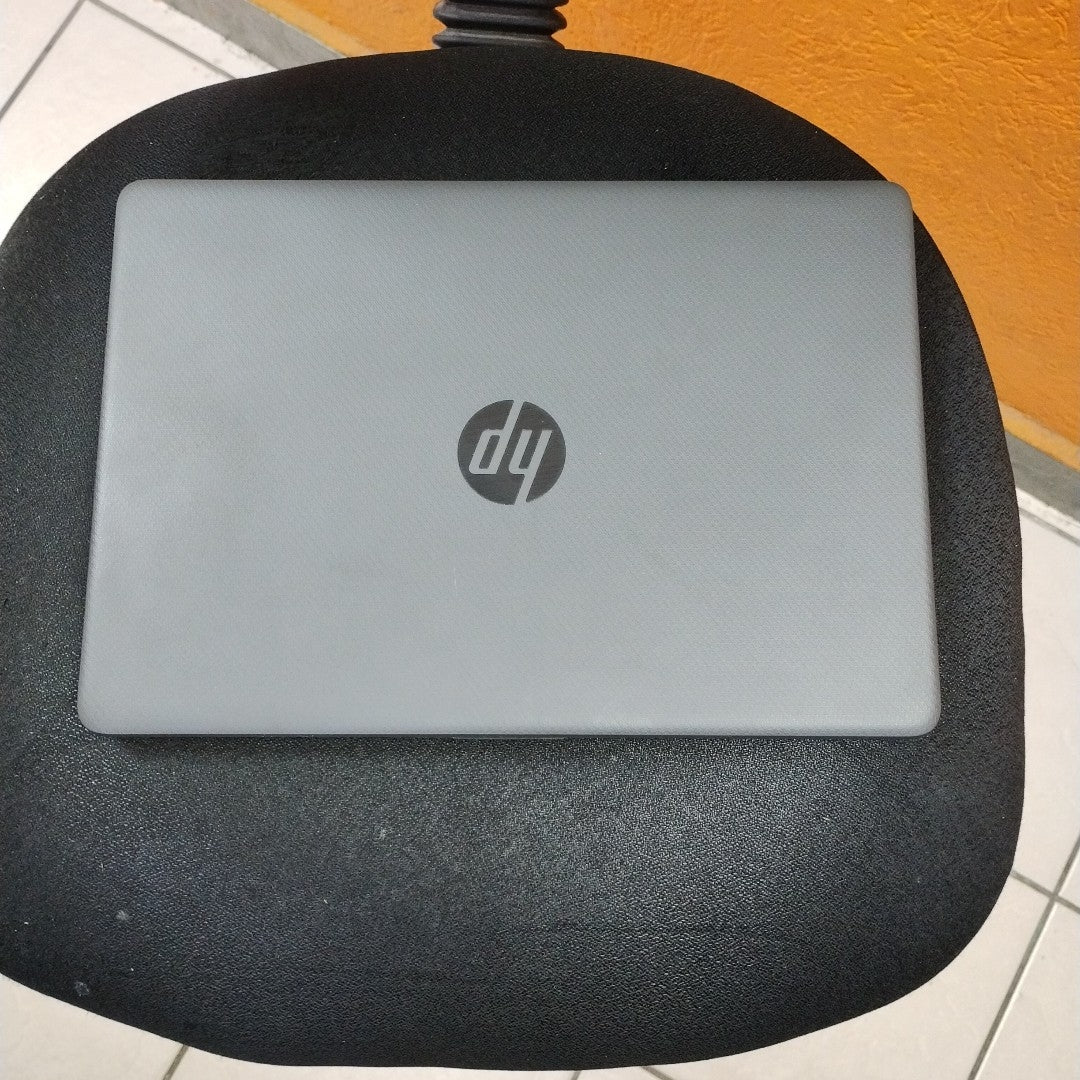 LAPTOP HP 245 G8 (2022) 1 TB 8 GB RAM (SEMINUEVO)